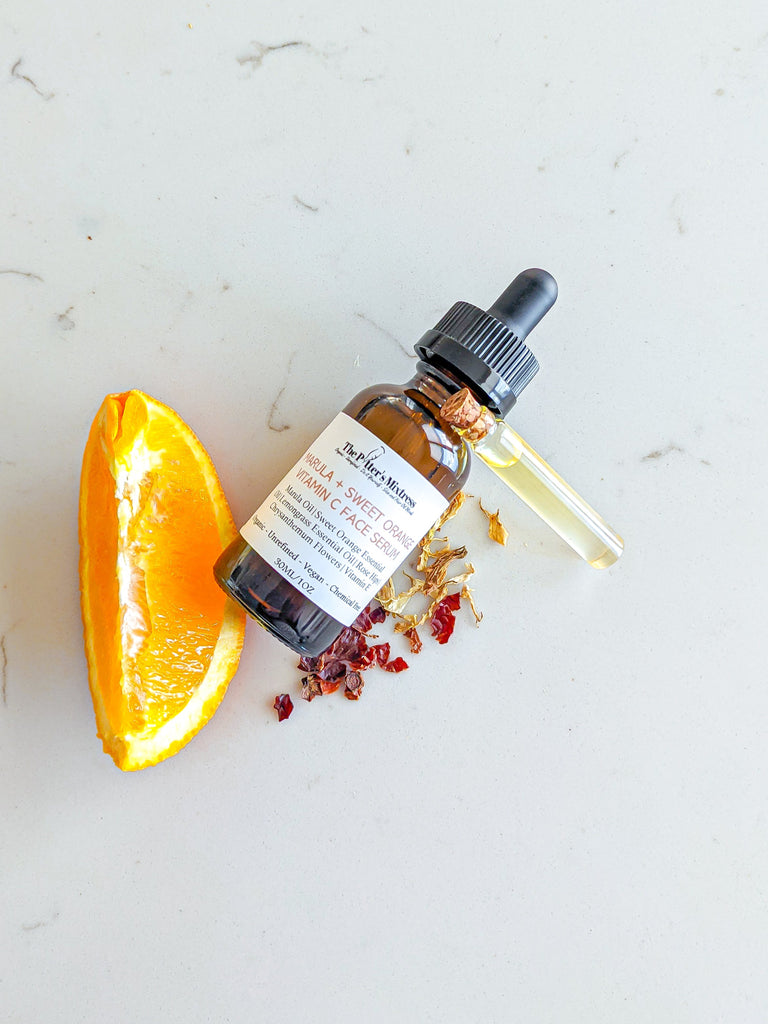 Marula + Sweet Orange Vitamin C Face Serum is carefully curated to provide the skin with a high dosage of vitamin C, which is well-known to lighten hyperpigmentation, brighten skin complexion, tighten the skin and pores due to its support of collagen production, and protect against UV and free radical damage.