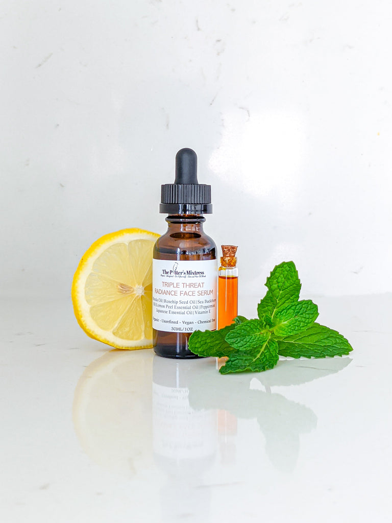 This serum combines three carrier oils—marula, rosehip, and sea buckthorn—that are extremely rich in Vitamins C and A to deliver a serum that effectively brightens and evens out skin complexion, while improving sagging, wrinkles, and fine lines. As an added bonus, the serum’s essential oils, peppermint japanese and lemon peel, refresh the skin and promote radiance.