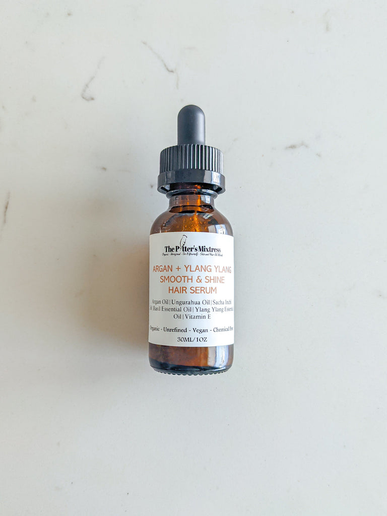 This Serum brings together three very nourishing and lightweight carrier oils (argan, ungurahua, sacha inchi) that are well-known to tame frizz and impart a healthy shine to hair. It also contains basil and ylang ylang essential oils that also help to improve the hair’s luster