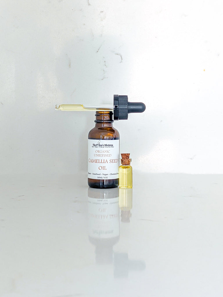 Organic unrefined camellia seed oil is a lightweight, non-greasy, and silky oil with a golden yellow hue